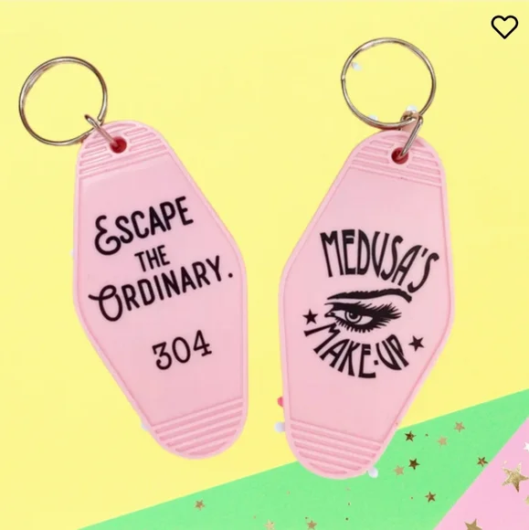 ❇️Medusa's Makeup Retro Motel Themed Keychain NWT/SEALED - Picture 1 of 5